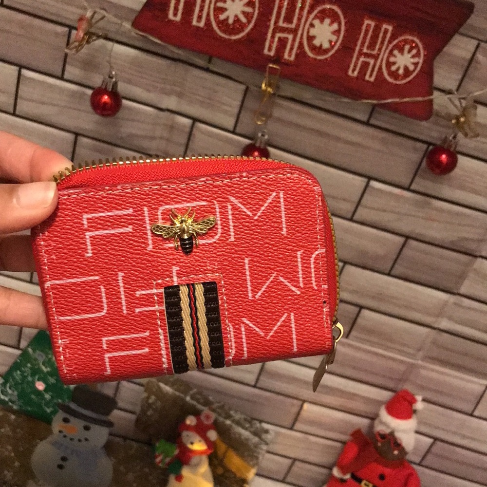 Red Compact Wallet with Graphic Design and Durable Material